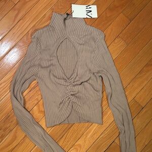 NWT Zara Ribbed Beige Long Sleeve Cropped Top